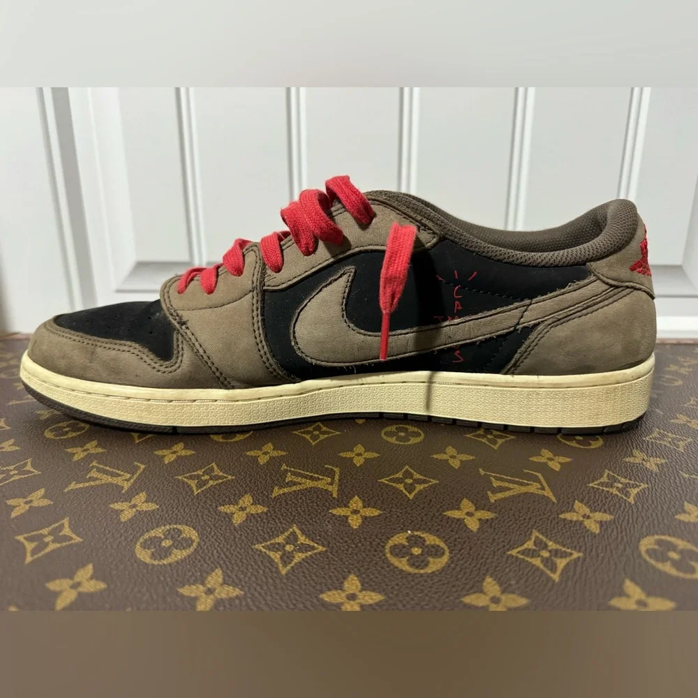 Travis Scott/Cactus Jack x Nike Jordan 1 Retro Low in Mocha with COA - Picture 13 of 16